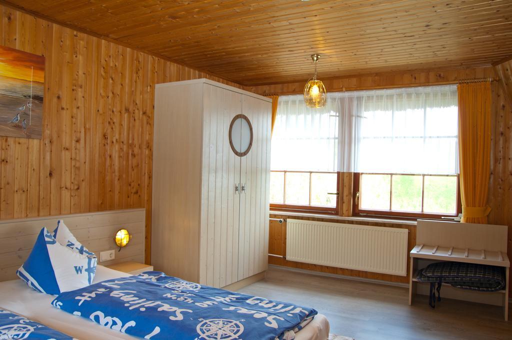 Hôtel Ferien Unterm Reetdach In Gohren à Goehren  Extérieur photo