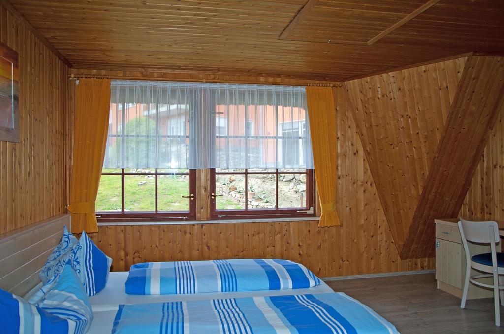 Hôtel Ferien Unterm Reetdach In Gohren à Goehren  Extérieur photo