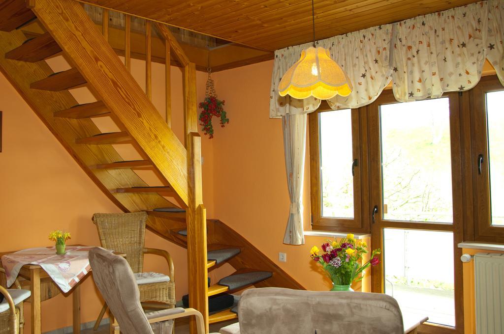 Hôtel Ferien Unterm Reetdach In Gohren à Goehren  Extérieur photo